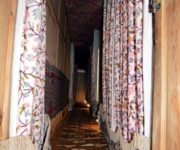 Sea Hawk Houseboat, Srinagar 3